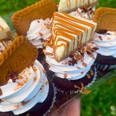 Red Velvet Biscoff Cheesecake Cupcakes (6)