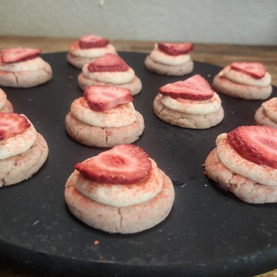 Strawberry Milkshake Cookie (Mini 12-Pack) 