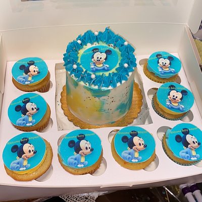 Mini Cake Package includes cupcakes