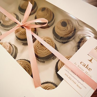 Classic Cupcakes (12)