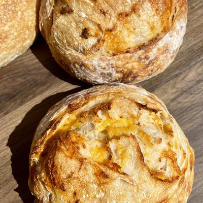 Roasted Garlic Cheddar Sourdough