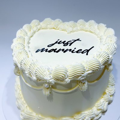8”  Heart Vintage Cake