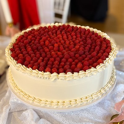 Large Single Tier Cake, 16” Round, 72-100 servings