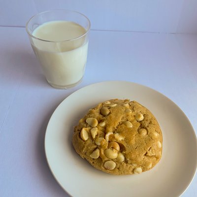 White Chocolate With Macadamia  Nut 