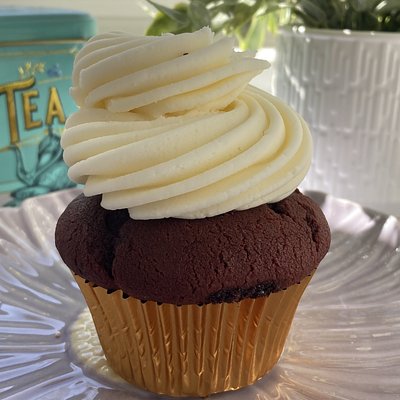 Red Velvet Cupcakes With Cream Cheese Frosting