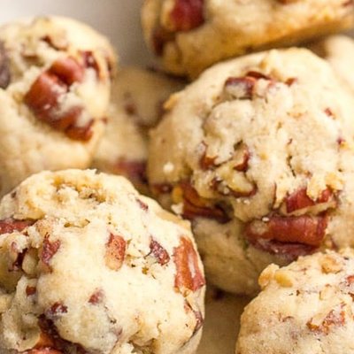 Pecan Balls aka Mexican Wedding Cookies 
