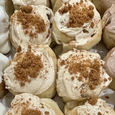 Cookie Butter Dreams – The Crowd Pleaser (24 Mini Rolls) 