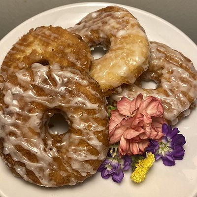 Yeast Free Donuts With Glaze - 4 Count