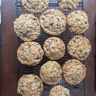 Oatmeal Chocolate Chip Cookies 6 Pack