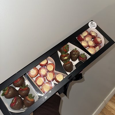 GRAD Strawberry Box