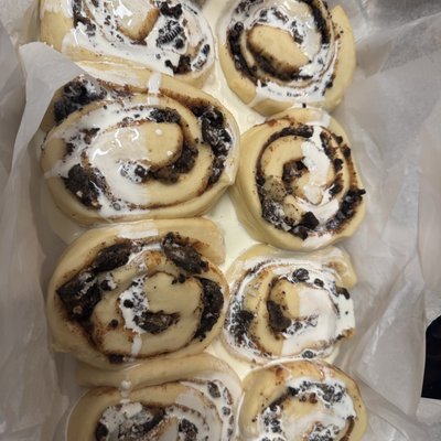 Cookies And Cream Cinnamon Rolls