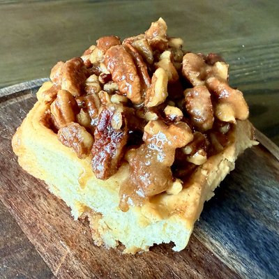 Sticky Pecan Rolls (4-Pack)