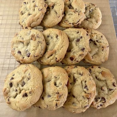 Gourmet Chocolate Chip Cookies (dozen)
