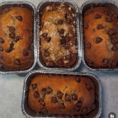 CHOCOLATE CHIP BANANA BREAD 