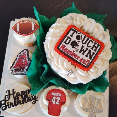 6" Cake /5 Cupcakes