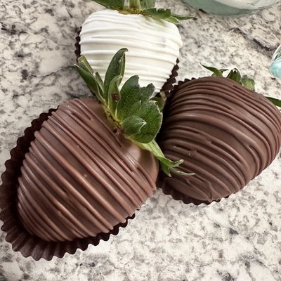 Chocolate Dipped Strawberries (6)