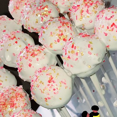 Cakesicles/ Cake Pops
