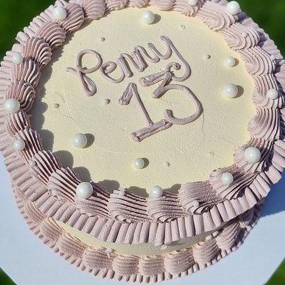 8inch Buttercream Approx 16-24 Portions