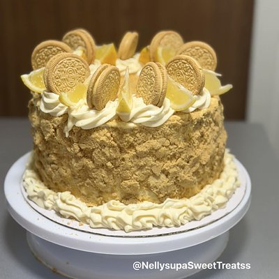 8’’ 2 Layer Crunch Cake