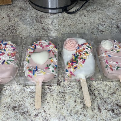 Cakesicles