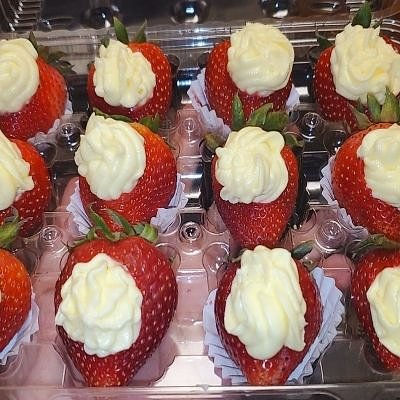 Cheesecake Stuffed Strawberries 