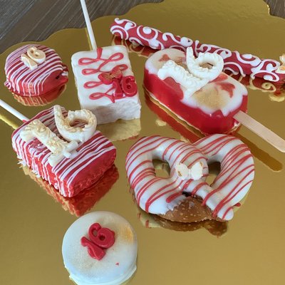 Sweet Dipped Oreos (Add-On)