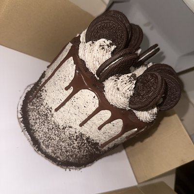 6" Cookies And Cream Cake