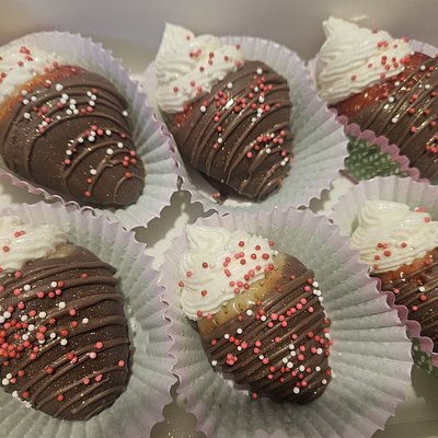 Cheesecake Stuffed Strawberries, dozen