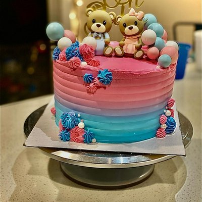 Custom 8" Cakes 
