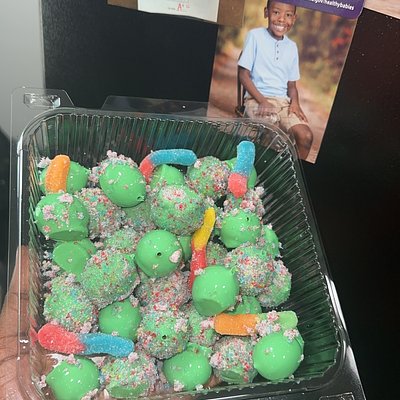 Single Ladi🧍🏾‍♀️Candied CRACK Fruit