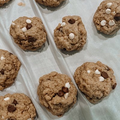 Jumbo Hot Chocolate Sourdough Cookies (4) 