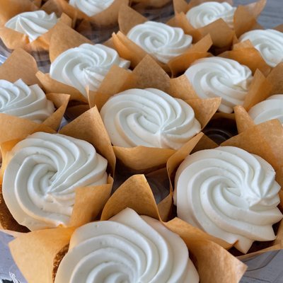 Standard Vanilla Cupcakes (Customizable)