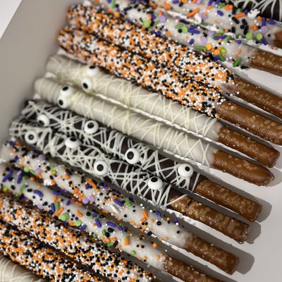 Halloween Chocolate Pretzels (12)