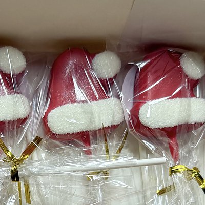 Cake Pops: Santa hat (12)