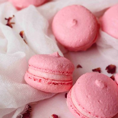 Strawberries & Cream 🍓🤍