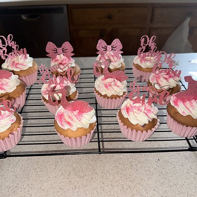 Strawberry 🍓 Milkshake 🧁( Infused With strawberry 🍓 Liqueur )