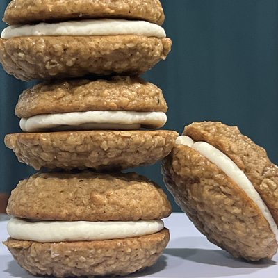 Brown Butter Banana Oatmeal Creme Pies