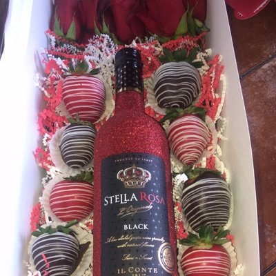 “Wine Me Down Box “  Comes w/ Dozen Berries , Dozen Roses, Chocolate, and Wine Of Choice 
