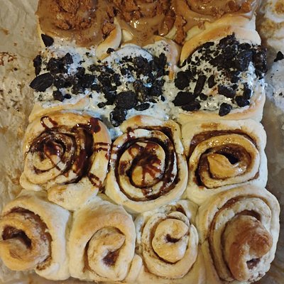 12 Piece Cinnamon Rolls Tray 