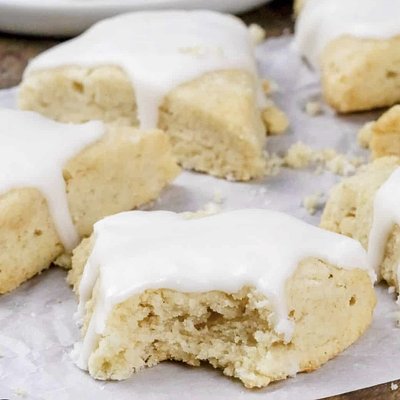 Dozen Vanilla Bean Scones 
