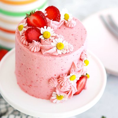 Petite  Strawberry Cake 2-4 Servings 