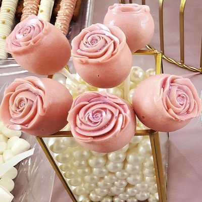 Rose Cake Pops (1 Dozen)