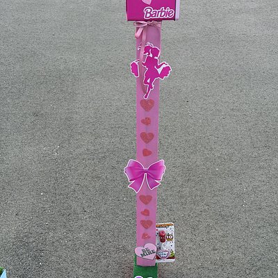 Barbie : Valentine’s Kid Mailbox Stand (As Pictured)