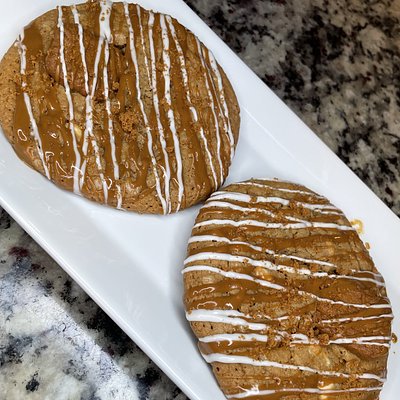 2 Bɪꜱᴄᴏꜰꜰ Cookies 🤎🍪