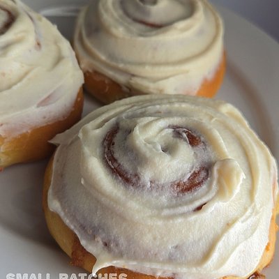 Classic Cinnamon Rolls (4 Rolls)