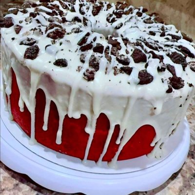 Red Velvet Oreo Pound cake