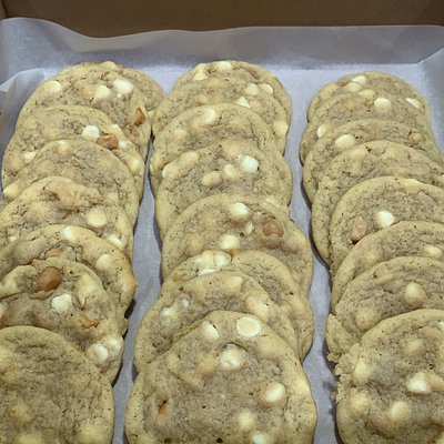 White Chocolate Macadamia Nut- 1/2 Dozen