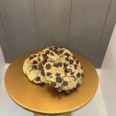 Classic Chocolate Chip Cookies- 1 Dozen
