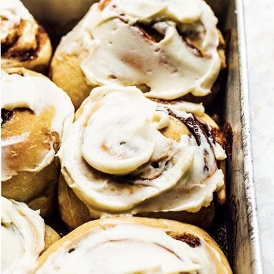Single Jumbo Cinnamon Roll 