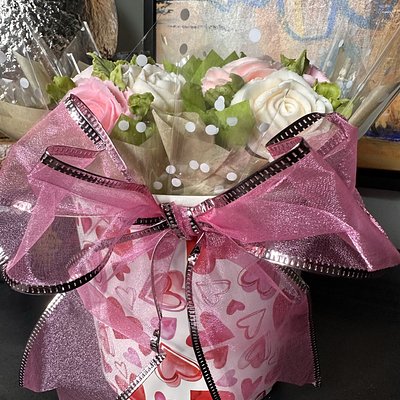 4 Deluxe Rose Cupcake Bouquet In Valentines Heart Bucket